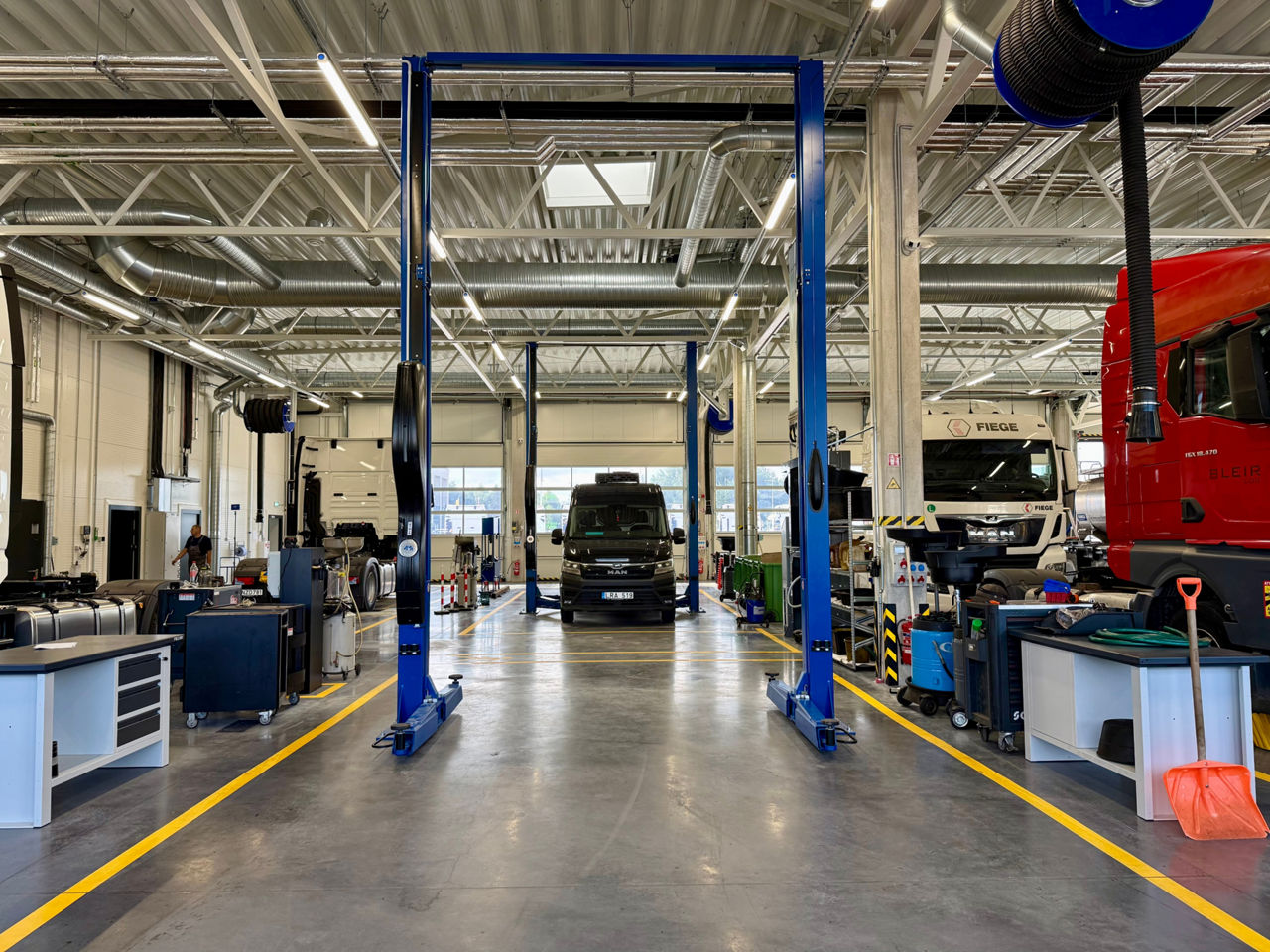 Alles an einem Ort - vom Vertrieb über Service, Wartung, und Reparaturen bis hin zu Ersatzteilen. 